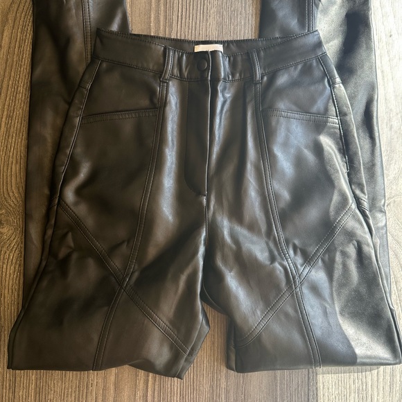 Aritzia Wilfred rebel leather pants. Never worn. Size 0. - Picture 3 of 4